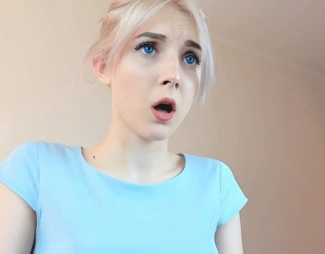 Em gái mắt xanh show hàng tự sướng XNXX