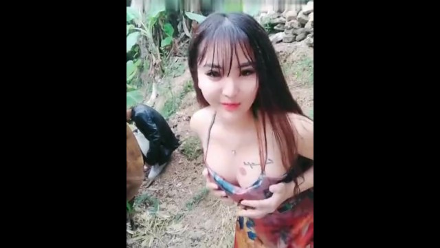 Gái xinh bán dâm ngoài gốc chuối