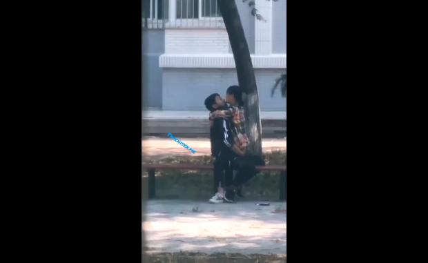 Sinh viên địt nhau ngoài công viên chất chơi người dơi ~ Sex Việt