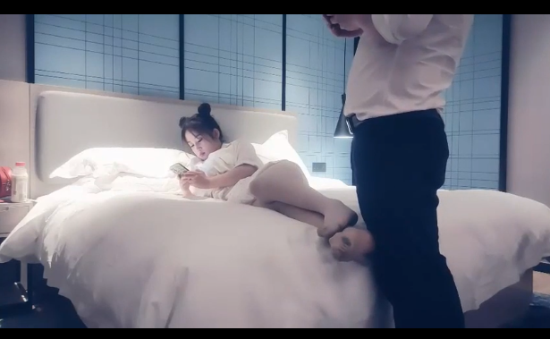 Một mình đại gia chấp ba cô gái xinh đẹp chân dài ~ Sex Trung Quốc