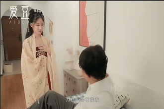 Chàng chăn bò và cô gái thợ dệt tái sinh thành người trần gian để vui đùa