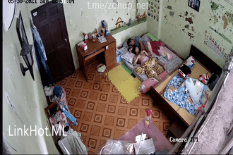 Hack camera của đôi vợ chồng giãn cách xã hội tại nhà