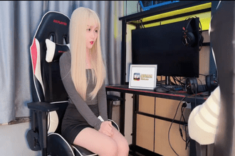 Streamer xinh đẹp trung quốc lần đầu xuất hiện trước công chúng