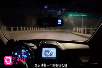 Thanh niên cơ hội là đây gái xinh ngủ quên trên ôtô và được chịch