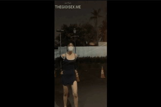 Live show hàng của bé đặt xe ôm công nghệ