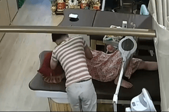 Coi clip sex em tiệm spa đưa bồ về chịch cực sung
