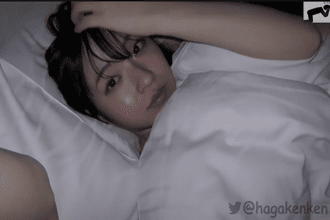 Tranh thủ làm vài cái với cô bé xinh đẹp này nha