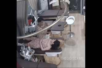 Chăm sóc vợ dùm thằng bạn thân đi công tác xa