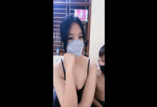 Sướng nhất thằng ku vừa live sex vừa có tiền vừa húp lồn